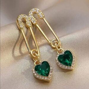 14K GOLD EMERALD HEART EARRINGS